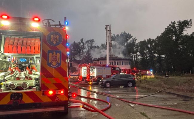 INCENDIU la o firmă de RENUME din Pitești!