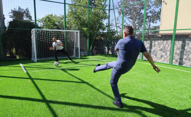 Încă un teren modern de sport a fost inaugurat în Pitești