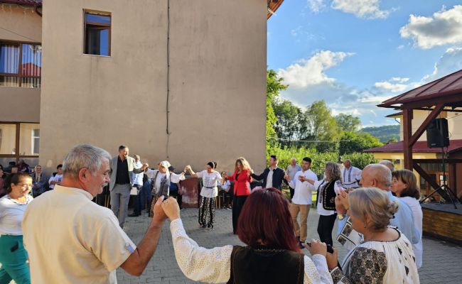 Comuna Boțești a îmbrăcat azi straie de sărbătoare!