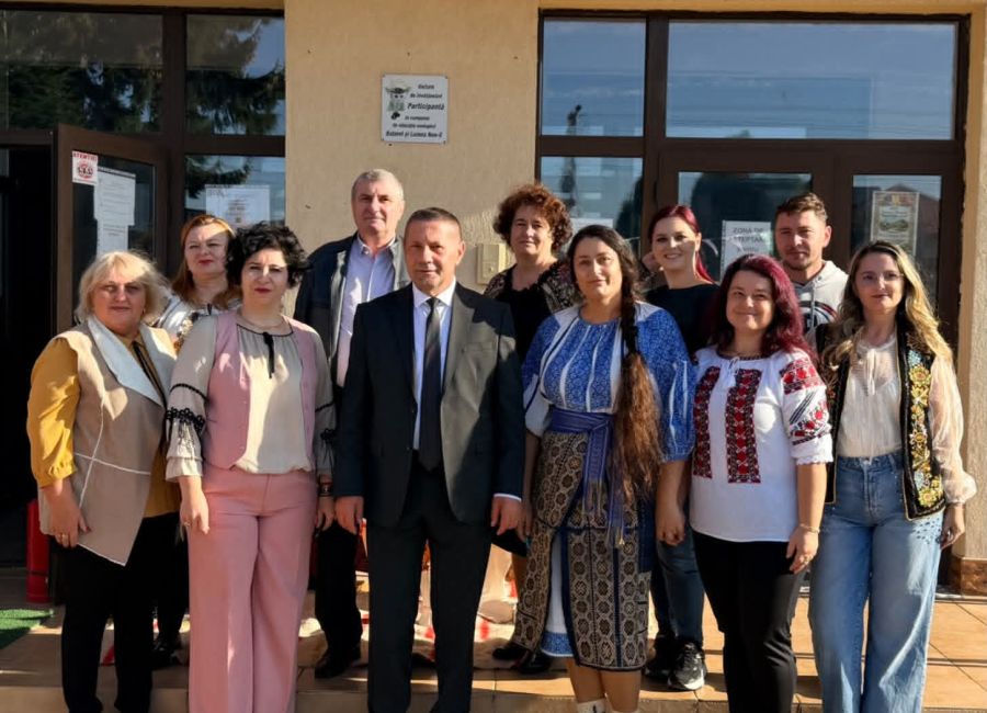 Primarul Dan Stroe a fost prezent la Târgurile de Toamnă organizate de elevii din Bradu!
