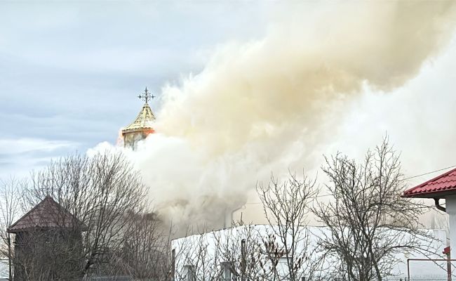 DEZASTRU de Crăciun în Argeș! O biserică a luat FOC