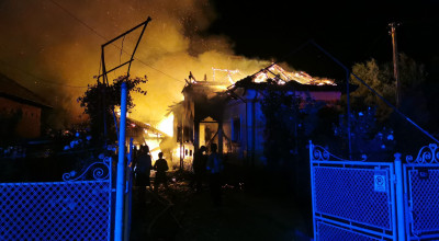 INCENDIU în Argeș! O casă s-a făcut SCRUM!