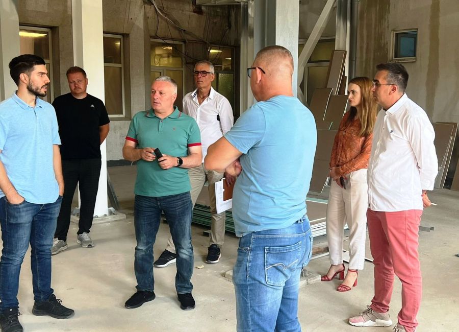 Vicepreşedintele Marius Nicolaescu a verificat stadiul lucrărilor la Spitalul Judeţean şi Spitalul de Pediatrie