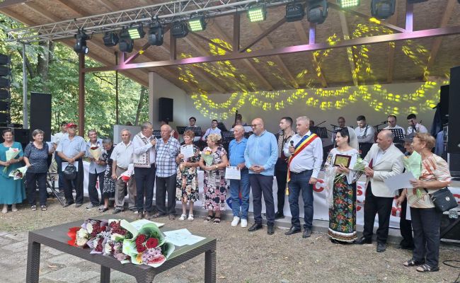 Momente de sărbătoare la Ciomăgești și Poienarii de Muscel