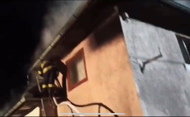 INCENDIU azi-noapte la o casă din Argeș!
