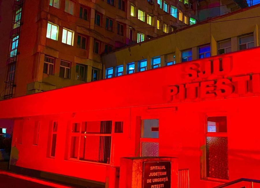 Clădirea Spitalului Județean a fost iluminată în portocaliu