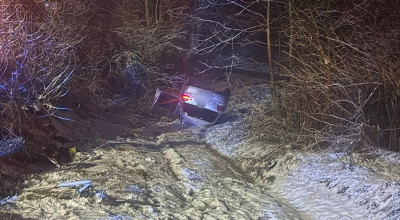 Azi-noapte, accident în Argeș! S-a RĂSTURNAT cu mașina!