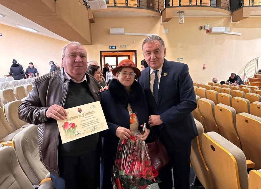 Mai multe cupluri din Pitești au fost premiate de primarul Cristian Gentea