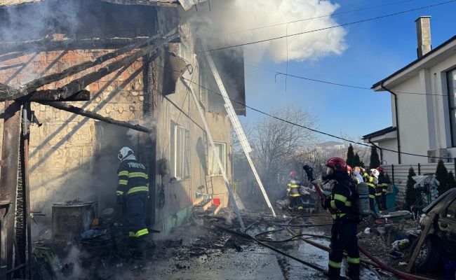 UPDATE! Incendiu PUTERNIC în comuna Bradu!