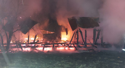 Azi-noapte, INCENDIU puternic în Argeș