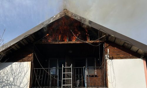 ACUM! ARDE o casă în Argeș