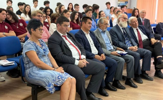 Personalități ale Academiei Române, acasă în Argeș, alături de tinerii argeșeni de excepție
