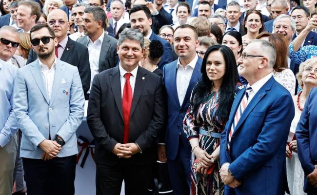 Simona Bucura Oprescu: "La mulți ani, Franța"