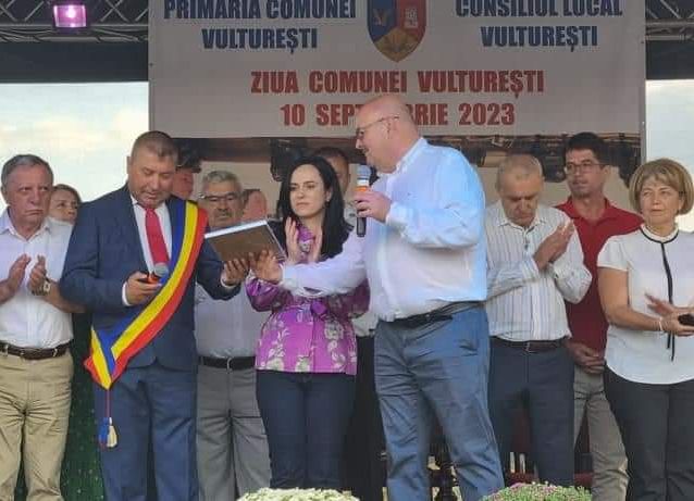 La mulți ani, Vulturești