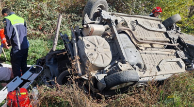 Accident GRAV în Argeș! O mașină s-a RĂSTURNAT