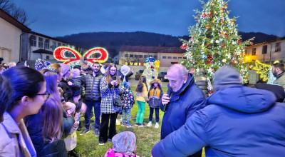 Magie la Ștefănești! A fost aprins iluminatul festiv
