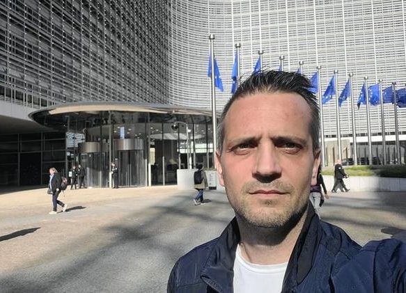 Lider AUR, prins în timp ce lua mită