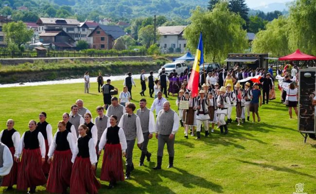 Festivalul Internațional de Folclor „Carpați” a ajuns pentru prima dată la Corbeni!