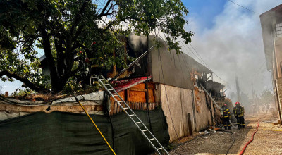 ACUM! Incendiu VIOLENT în Argeș! O persoană este RESUSCITATĂ