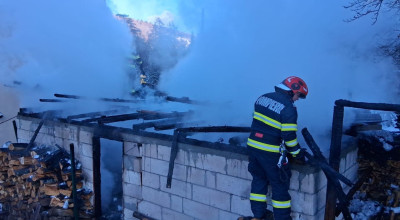 ACUM! Incendiu puternic într-o GOSPODĂRIE din Argeș!