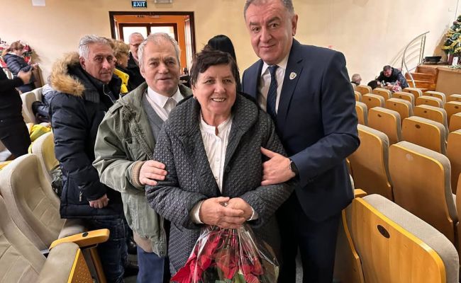 Mai multe cupluri din Pitești au fost premiate de primarul Cristian Gentea