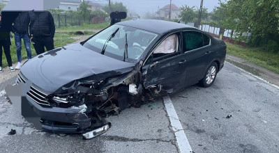 ACUM! Accident cu DOUĂ MAȘINI în Argeș