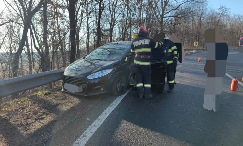 Accident cu două mașini în Argeș! O femeie a fost RĂNITĂ