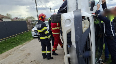 ACUM! Accident în Argeș! S-a RĂSTURNAT cu mașina!