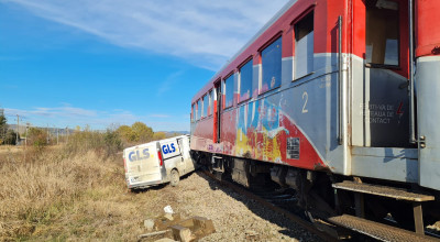 ACUM! O mașină a fost LOVITĂ de un tren în Argeș