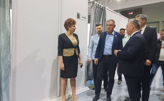 Primarul Gentea şi ministrul Rafila, la spitalul de campanie din Piteşti Arena