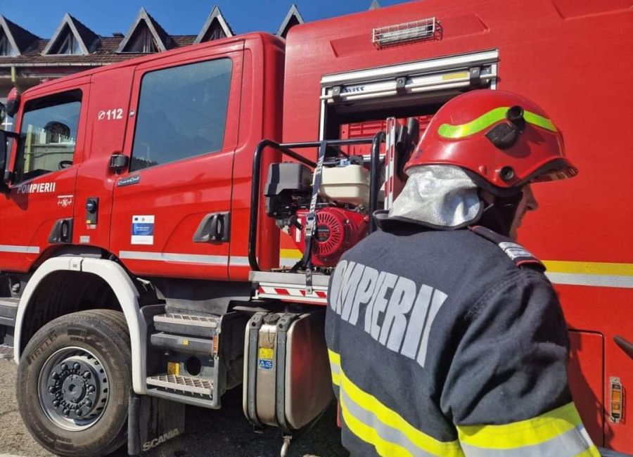 ACUM! ALERTĂ în Pitești! INCENDIU într-un BLOC