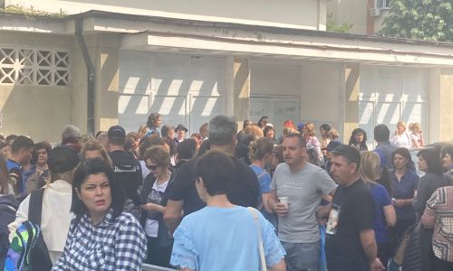 Sute de cadre didactice, PROTEST acum în Pitești