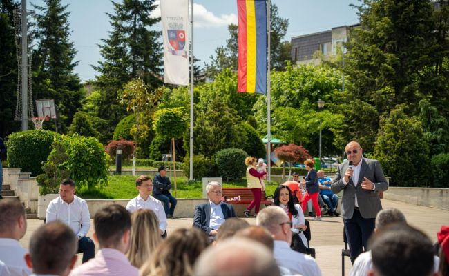 Unul dintre cei mai importanți lideri europeni, în Argeș alături de ministrul Muncii, Simona Bucura-Oprescu, și de președintele Consiliului Județean, Ion Mînzînă!