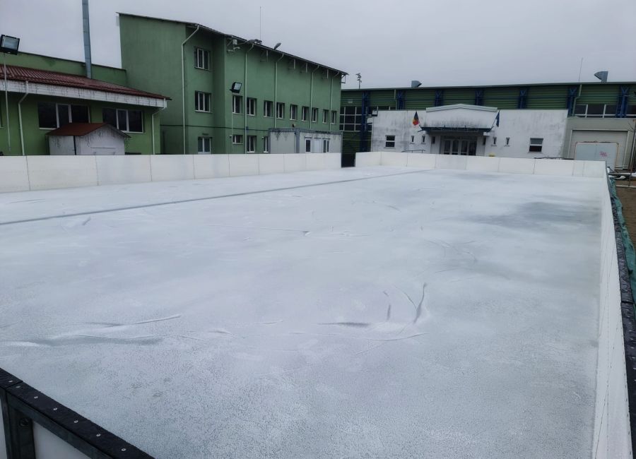 Magie în comuna Bradu! Se aprinde iluminatul festiv şi se deschide patinoarul