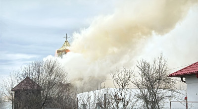 DEZASTRU de Crăciun în Argeș! O biserică a luat FOC