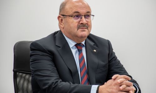 Președintele Ion Mînzînă a semnat contractul de finanțare pentru achiziționarea a 17 microbuze electrice școlare