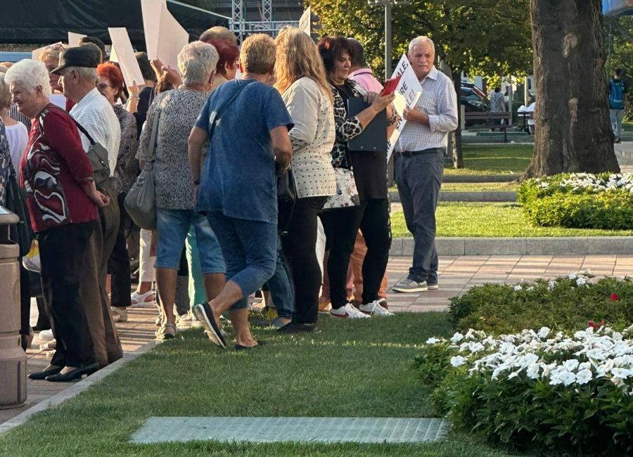 Liberalii lui Coteț își bat joc de spațiul verde din centrul Piteştiului