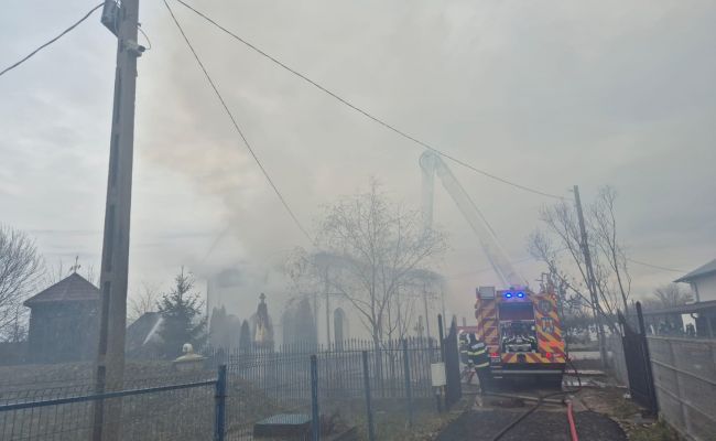 DEZASTRU de Crăciun în Argeș! O biserică a luat FOC