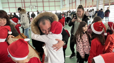 Primarul comunei Budeasa, cadouri pentru copiii din localitate