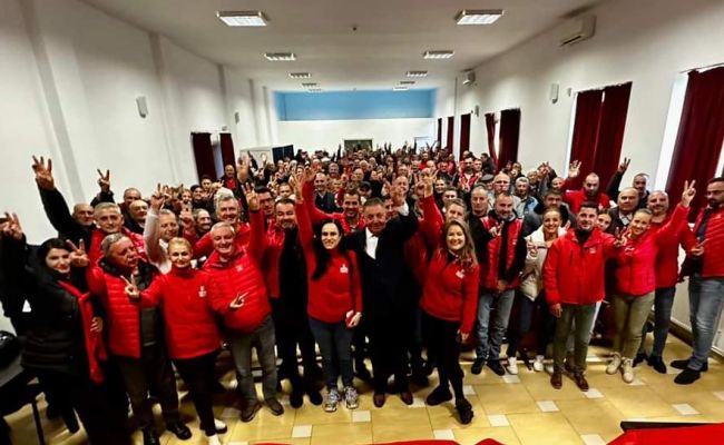 Ministrul Simona Bucura-Oprescu, președintele Ion Mînzînă și echipele PSD, alături de argeșenii din Domnești, Corbi, Coșești, Albota, Vulturești, Miroși, Căldăraru, Râca, Popești, Izvoru, Recea și Buzoești!