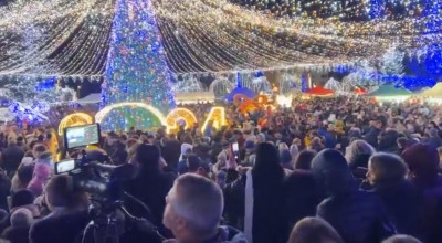 La Mioveni a fost aprins iluminatul festiv!