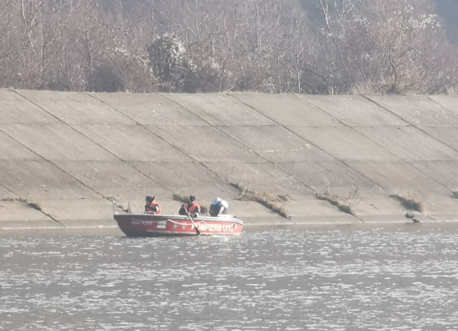 ALERTĂ în Argeş! Cadavru căutat cu barca şi cu drona