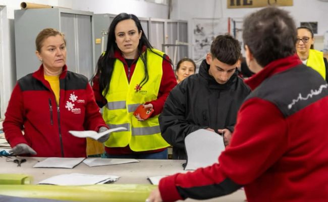 Ministrul Simona Bucura-Oprescu, vizită la Ateliere fără Frontiere: ”Prin solidaritate și implicare, putem oferi fiecărui om șansa de a-și regăsi locul în societate”