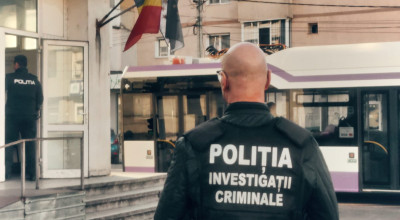 Un POLIȚIST din Argeș a RETURNAT o geantă în care se aflau 15.000 de euro