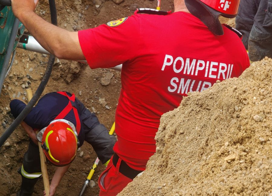 TRAGEDIE în Argeş! Bărbat MORT sub un mal de pământ