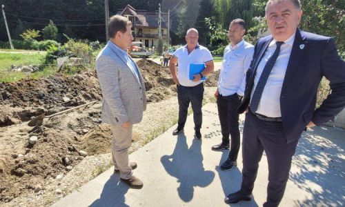 Primarul Gentea a verificat stadiul lucrărilor derulate pe strada Velişoara!