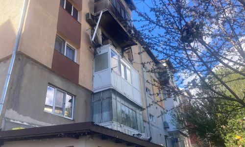 EXPLOZIE într-un BLOC din Argeş! Un bărbat a MURIT