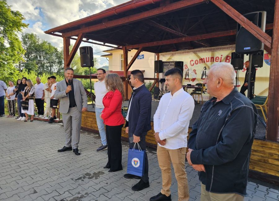 Comuna Boțești a îmbrăcat azi straie de sărbătoare!