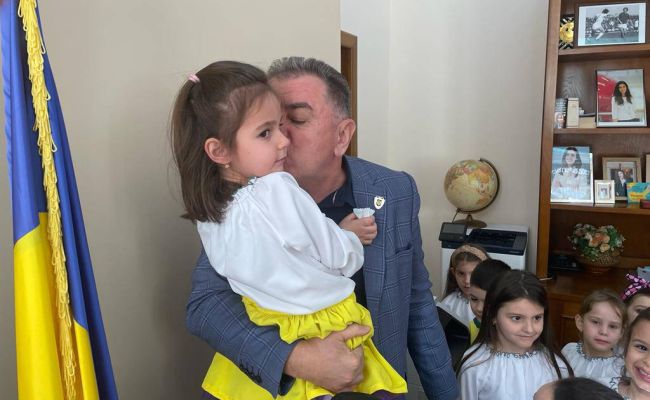 Primarul Cristian Gentea a primit vizita prichindeilor de la o grădiniţă din Piteşti