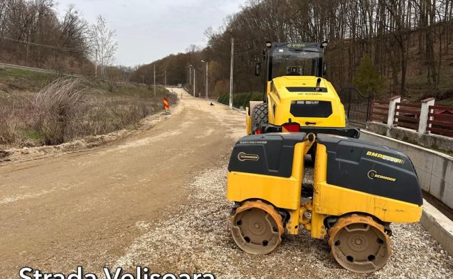 În Pitești se lucrează pentru modernizarea a trei străzi de pământ